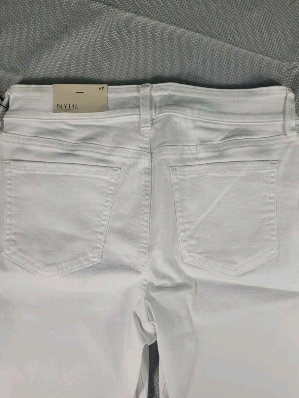 Nydj  Womens  size 6P Petite  Shorts optic white bermuda cuffed Stretch NWT 04 - Picture 4 of 10
